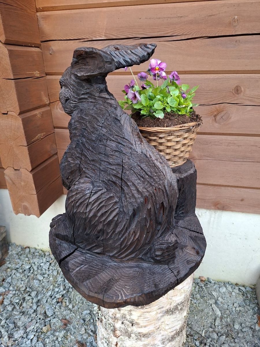 Moottorisahaveistos, jänis pöytätasolla (Vain nouto) - Image 4