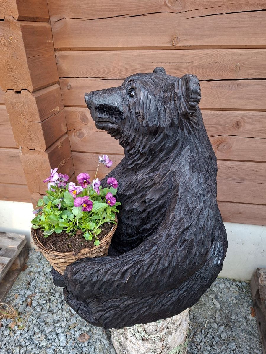 Moottorisahaveistos, istuva pöytäkarhu (Vain nouto) - Image 2