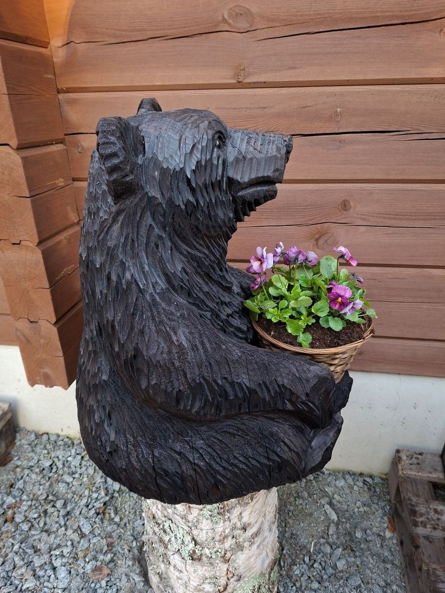 Moottorisahaveistos, istuva pöytäkarhu (Vain nouto) - Image 3