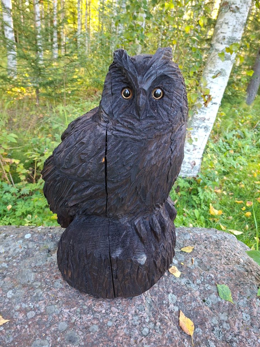 Moottorisahaveistos pöllö